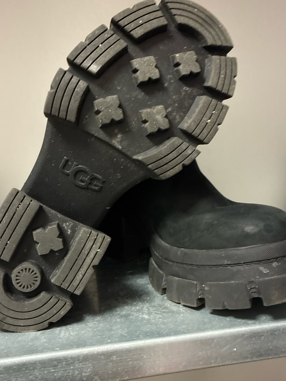 UGG Chelsea boots - Picture 2 of 2